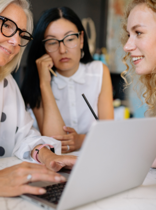 O mercado de trabalho sabe lidar com mulheres 50+?