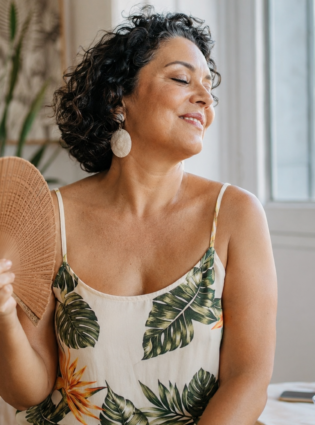 Menopausa e o calor: truques simples pra dar uma refrescada
