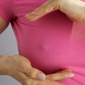 Chegamos em outubro, o mês rosa: o guia rápido para cuidar das mamas em qualquer momento da vida