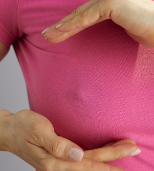 Chegamos em outubro, o mês rosa: o guia rápido para cuidar das mamas em qualquer momento da vida